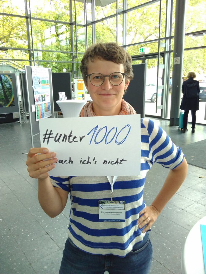 klimafakten's tweet photo. Vielleicht hat die @k3klima ja ein ganz handfestes Ergebnis??
Auf der Schlussveranstaltung wurden innovative Kommunikationsideen präsentiert -und eine zündete sofort: eine Mitmach-KAMPAGNE "#unter1000 mach ich's nicht" gegen Kurzstreckenflüge https://t.co/eHIIXH6N05 
#k3klima https://t.co/OMXJPul4JK