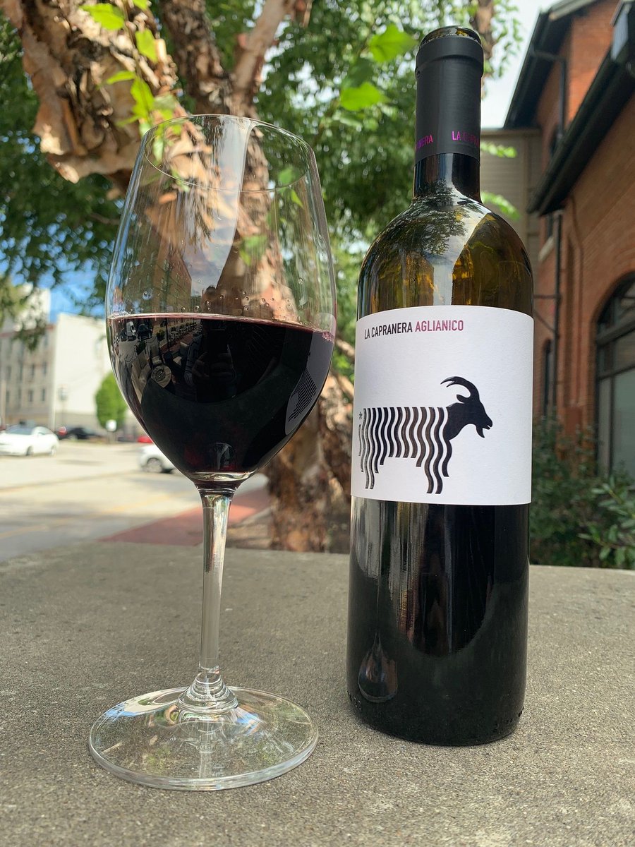 Enjoy your #WineWednesday al fresco, with the perfect pour. Let us help you find your new favorite tonight: buff.ly/2kQ7OZE