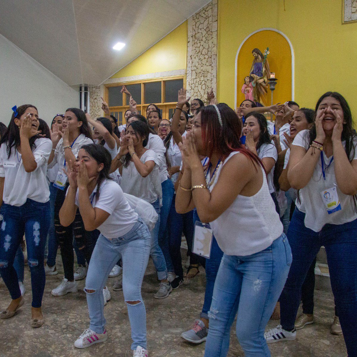 mjvccartagena's tweet photo. #JornadaDeVidaCristiana | Sean bienvenidas a su movimiento JF107
Hoy son verdaderamente libres gracias al Espíritu de Dios que vive en nosotros.
¡Le damos la bienvenida a estas 34 Mujeres, Cristianas, Santas y Apóstoles a su cuarto día! 🙌🏽
#JF107 #MJVC #YaYUBI #YubiOnFire 🔥 https://t.co/tx5xaO58xt