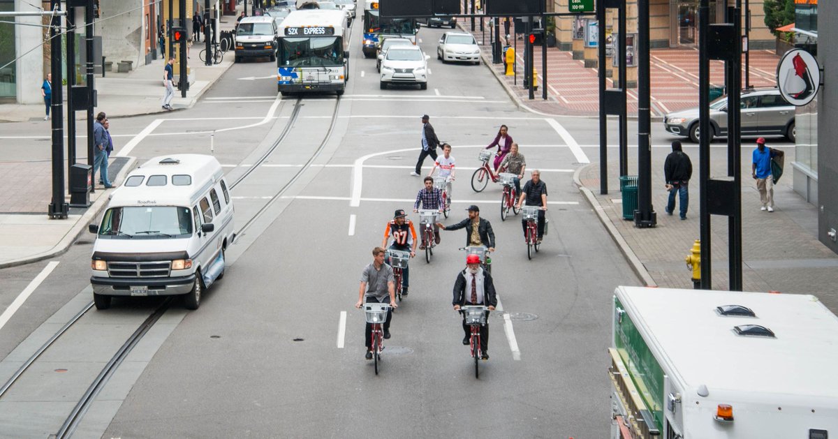 🎶 Makin' my way downtown.. 🎶 What a great time to ride a #CincyRedBike
