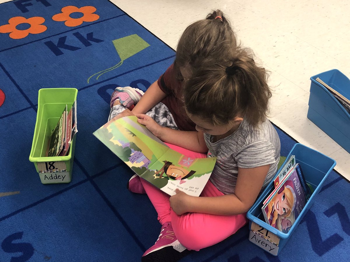 nmiller_class's tweet photo. We ❤️ reading! @WhiteKnollElem #Lex1Literacy https://t.co/NENfNfLpOP