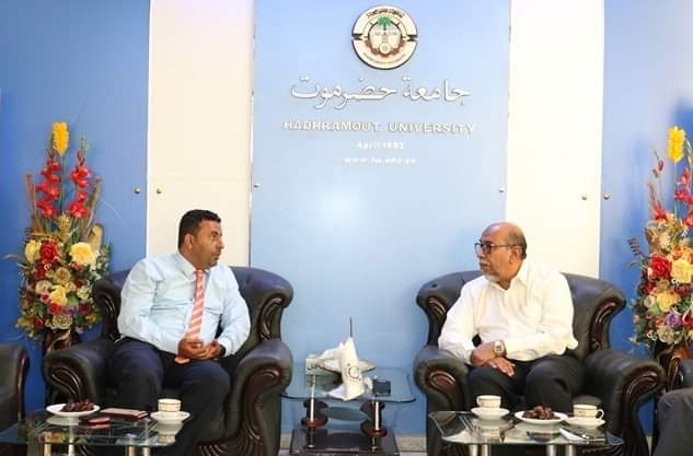 sabban11's tweet photo. نائب رئيس جامعة حضرموت يلتقي وكيل وزارة الصحة العامة والسكان بالمكلا

 المكلا  / أشرف باجبير – تصوير – علي بن دهري 

التقى الأستاذ الدكتور / سالم مبارك العوبثاني  نائب رئيس جامعة حضرموت لشئون الطلاب برئاسة الجامعة  بالدكتور / علي أحمد الوليدي وكيل وزارة الصحة العامة والسكان لقطاع https://t.co/BuJHiCyr5K