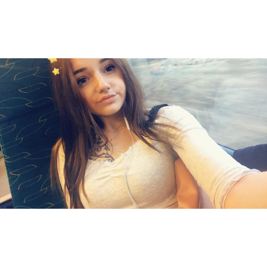 Irgendwie hat die Frisur von früher ne gewisse Ähnlichkeit mit die Frisur von heute finde ich #pictureoftheday #germangirl #me