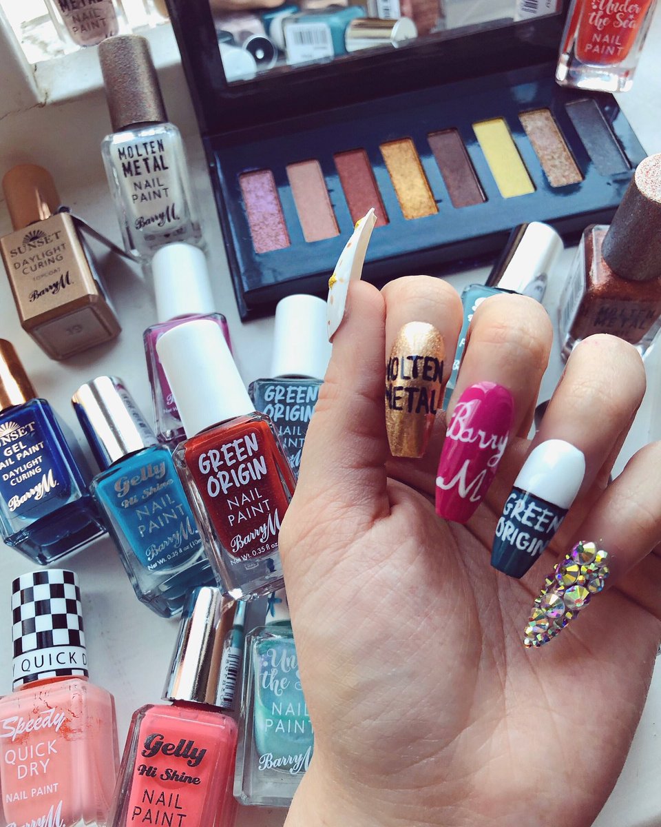 naileditchelsey's tweet image. Maybe slightly obsessed with @BarryMCosmetics 🙈✨💅🏼💕 #barrymcosmetics #barrym @BootsUK @superdrug @SuperdrugHelp 💫