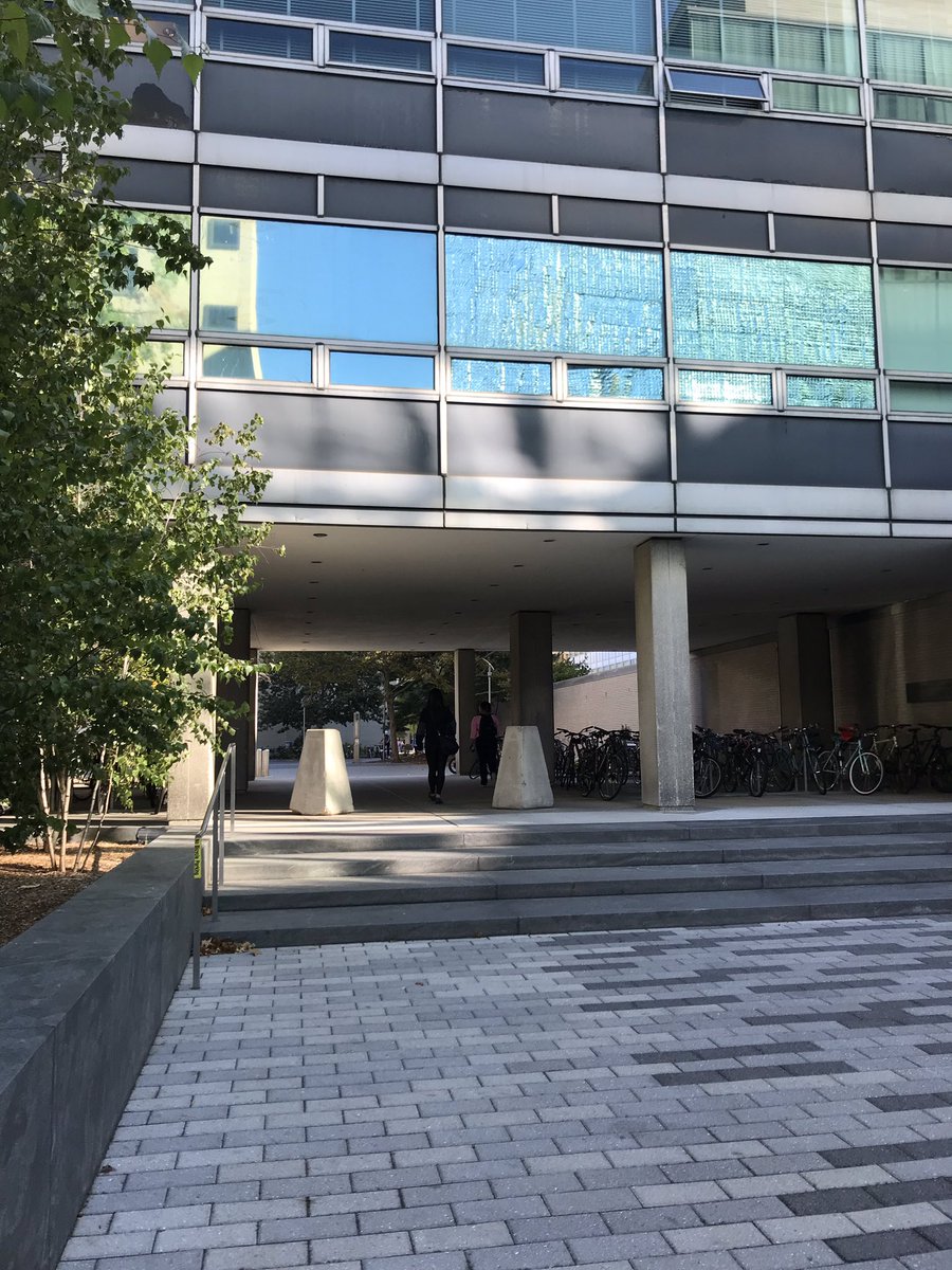 shu4603's tweet image. Unclear why these two trapezoidal stumps are placed here. I feel like it’s to prevent cars from driving through, but one would imagine that stairs should be enough of a barrier. Maybe it’s just for design? #geometric Not #unityandflow