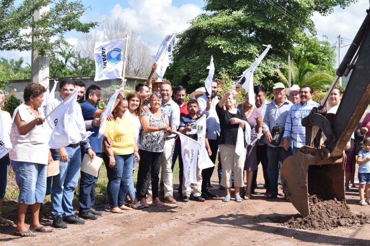GeovaniEscobar's tweet photo. Seguimos trabajando para los elotenses; acabamos de dar el banderazo de inicio de construcción del sistema de agua potable en la comunidad de Conitaca, beneficiando a casi mil personas. #ElotaEresTúSomosTodos #ElotaEsPuroSinaloa https://t.co/LkFlWIsPAb