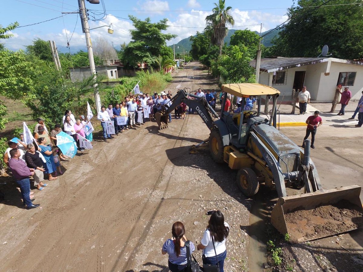 GeovaniEscobar's tweet photo. Seguimos trabajando para los elotenses; acabamos de dar el banderazo de inicio de construcción del sistema de agua potable en la comunidad de Conitaca, beneficiando a casi mil personas. #ElotaEresTúSomosTodos #ElotaEsPuroSinaloa https://t.co/LkFlWIsPAb