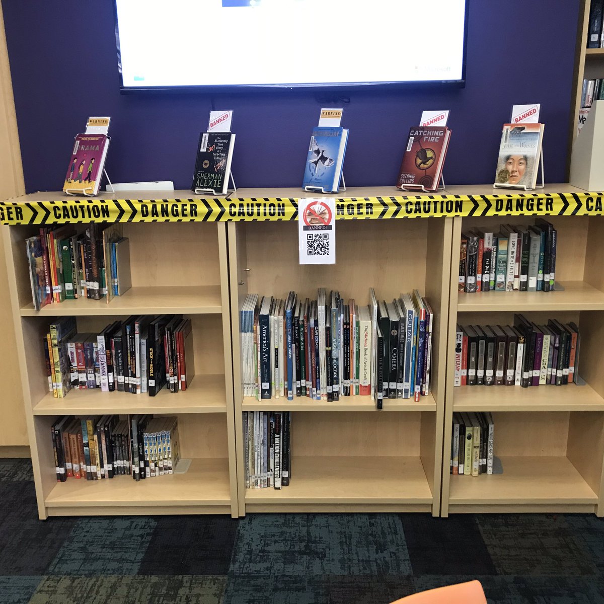 MS_MediaCenter's tweet photo. Banned Books Week! Celebrate! Read! #freedomtoread #BannedBooksWeek https://t.co/eNC4ZH5cEz