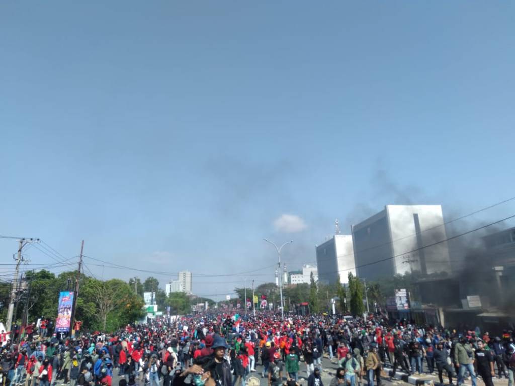 Darah Juang yang Tak Kenal Pantang lawunhas.wordpress.com/2019/09/26/dar…