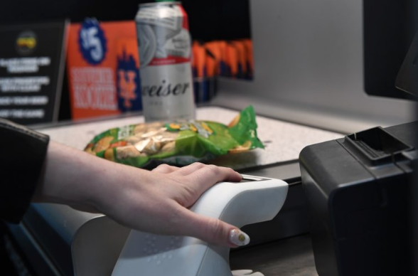 FindBiometrics's tweet photo. . @Clear brings #biometric naked payments technology to home of the New York Mets.
#withClear #FingerprintRecognition #StadiumBiometrics #AgeVerification
https://t.co/HY0nmicriz https://t.co/EUR1i2w7Kl