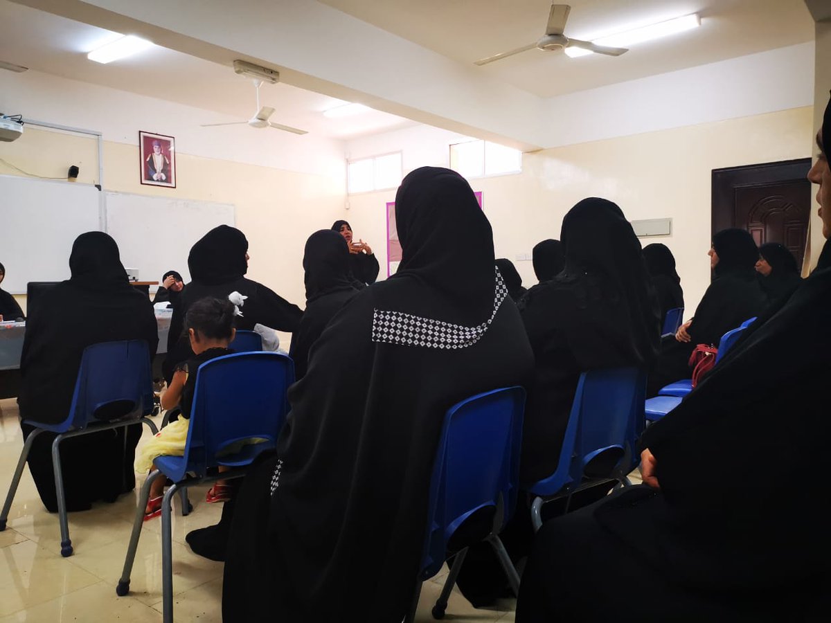 الاثنين الموافق ٢٣ / ٩/ ٢٠١٩م عقدت إدارة مدرسة بدر الكبرى الاجتماع الأول لمجلس الأمهات وتم طرح الكثير من المواضيع التي تخدم صالح الطالبات . #فعاليات_تعليمية_شمال_الباطنة