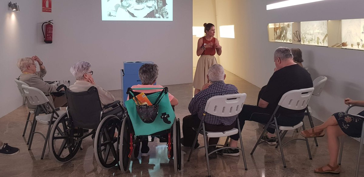 Culturadival's tweet photo. Teràpies de reminiscència, accions inclusives des de la cultura i amb finalitat social.
El @valenciaetno encapçala un projecte
pensat per a les persones.👐🙌🤝
#FriendlyMuseums
#Caixadelsrecords
Voleu saber-ne més?
https://t.co/uMoCKQPcF2 https://t.co/g2uo2ipBRF