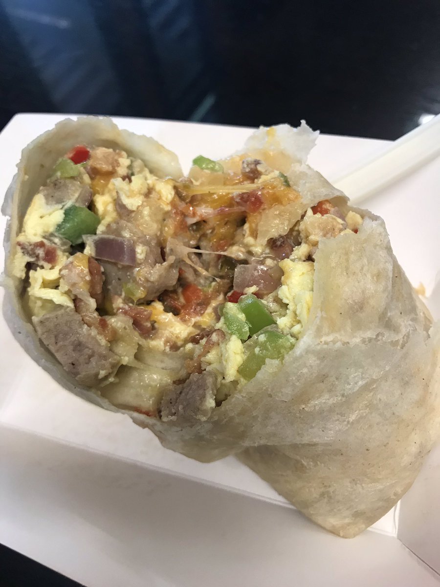 ThuyThiTweets's tweet photo. I know it sounds odd, but one of the things I look forward to with the academic year is food service by our Pacific Dining Hall staff. Missed my breakfast burrito. Culturally diverse food options for students & colleagues, with a friendly service staff...had phở yesterday! https://t.co/Xznth6YueC