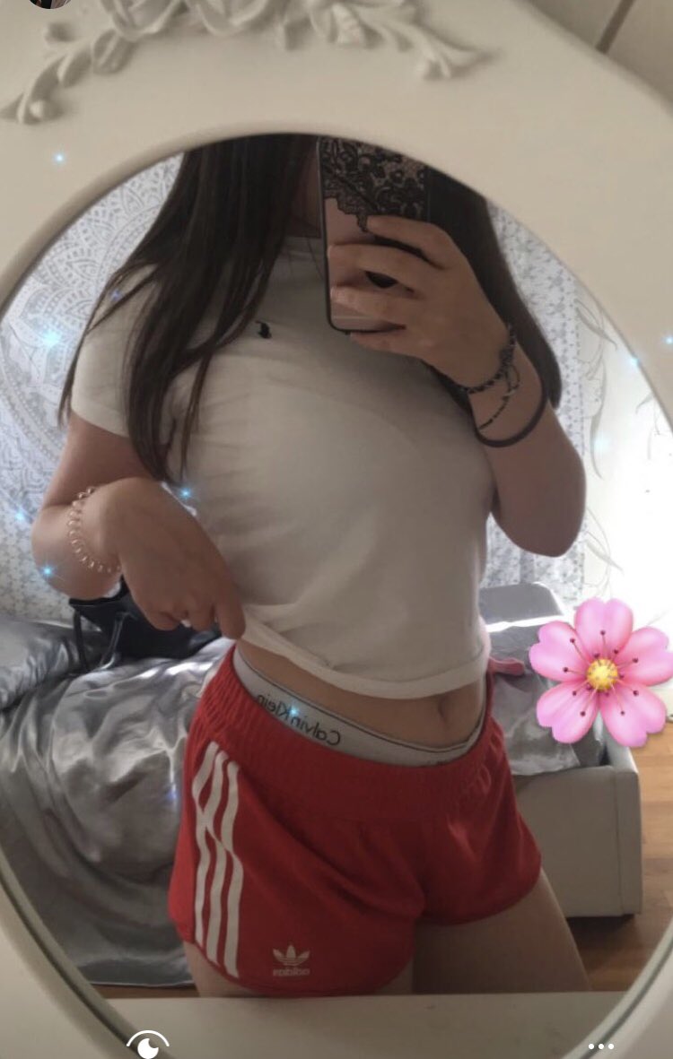 deessevanessa's tweet photo. J’ai plus PayPal, vien sur pumpkin et pot commun (cest des applis hyper facile et sécurisé), je m’en blc que tu a pas cet applis tu installe et tu ferme ta gueule car tu ferai tout et n’importe quoi pour moi même à vendre le cul de ta mère. #dominante #soumis #fetichiste #pied https://t.co/0ZXzrLM8ad