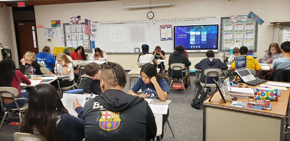 askmrsschu's tweet photo. Using @redgierob's amazing Literacy Shed, Ss are oeer editing their narratives written from 1st or 3rd person #wearejayhawks @CCSD93 @JSPrincipalD93 @weteachjayhawks @MrsD_Martin #writing https://t.co/ITvi3rGfo6