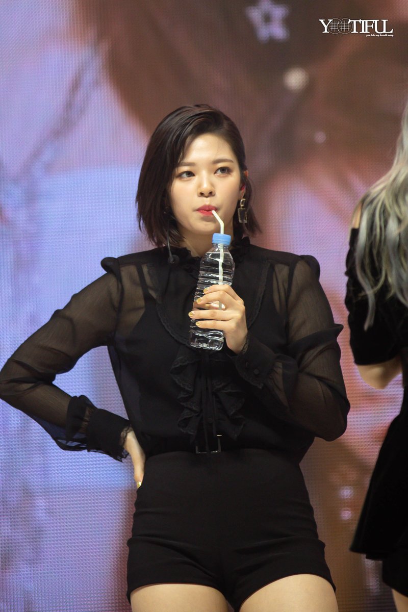Yootiful0111's tweet photo. 190923 Feel Special Showcase

귀엽다 💕

#정연 #Jeongyeon #ジョンヨン #俞定延 #트와이스⁠ ⁠⁠ #TWICE⁠ @JYPETWICE @JYPETWICE_JAPAN https://t.co/uptn5NXa2o