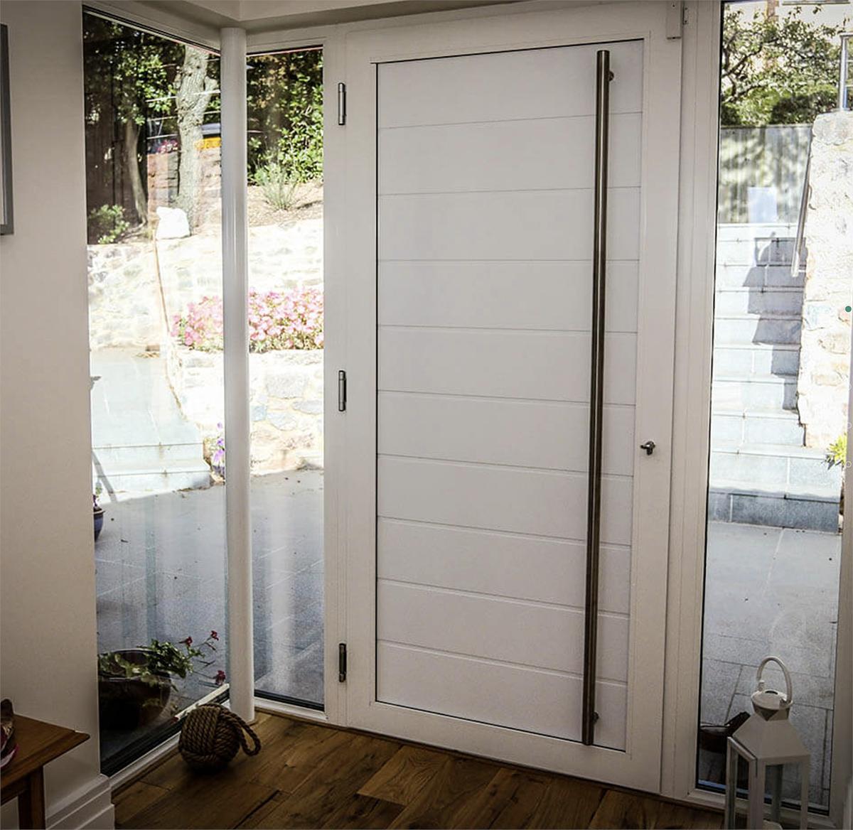 Create a statement with our stylish #EntranceDoors which are available as single or double doors. fensteruk.net/doors/entrance