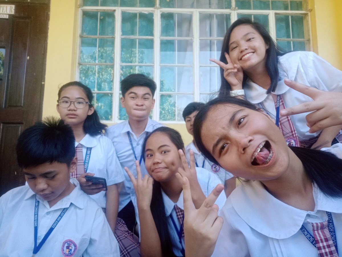 ryanneangelica's tweet image. #taratiklos #plotwist sana ..... goodluck bukas mwahahaha !!☹️💓