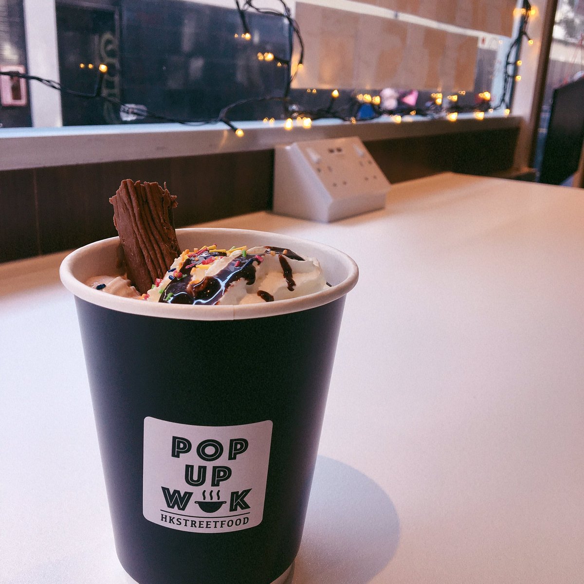 Studies had proved that our emotion is affected by the weather; but also proved that lovely food can boost our mood easily! Come to #popupwokhq have a cup of #hotchocolate and treat yourself a little snack time 😉