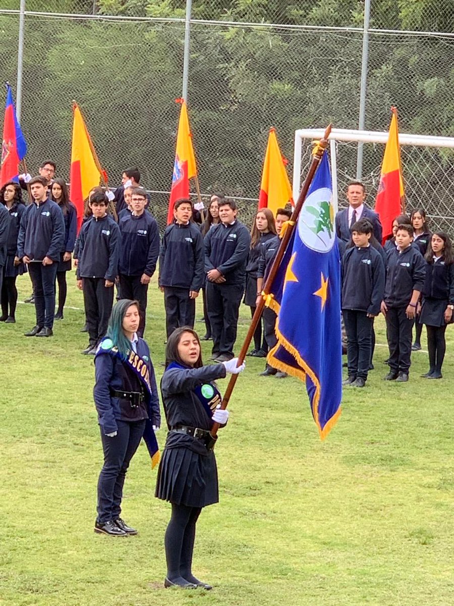 DragonasIDV's tweet photo. DRAGONAS | El éxito es la suma de pequeños esfuerzos, que se repiten cada día.👧🏻🤓
Felicitaciones a nuestra dragona abanderada 🇪🇨🐉 Melani Freire  🥳 https://t.co/PK1ydWYKCS