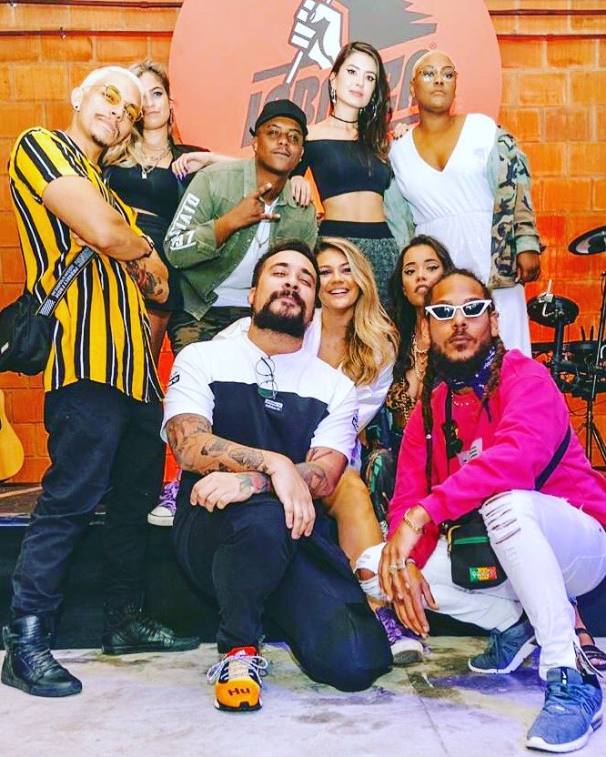 alexandrektenas's tweet photo. Cast incrível do selo mais fodaralhástico do mundo pop #INBRAZA !!
🔥
Ruxell 
Blue
Lukinhas
Kynnie
Carol Bambo
Ana K
Aya
Dada Yute
Pablo Bispo
🎵 https://t.co/Jj3BJUeUHm