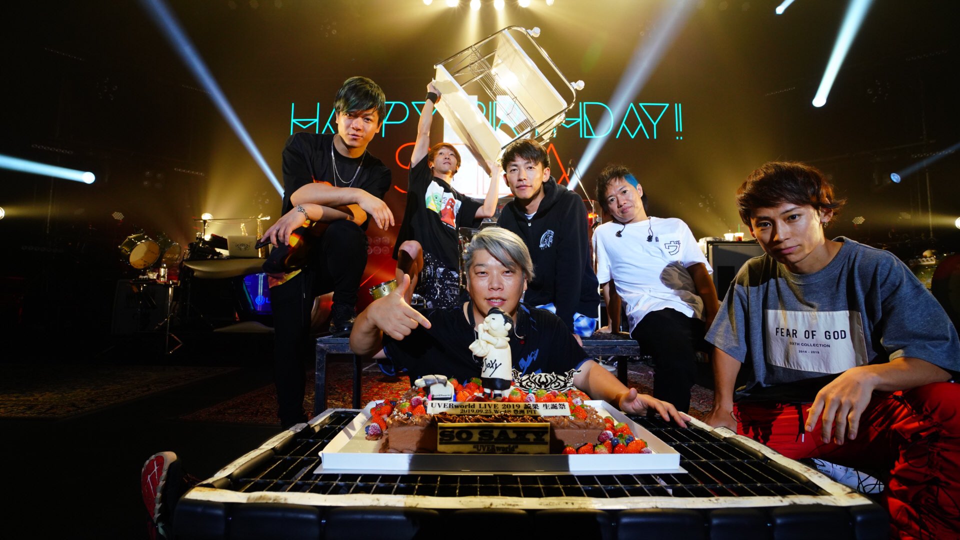 Uverworld Staff 誠果生誕祭 灼熱最高のライブでしたね ライブ来れても来れなくてもお祝いしてくれた皆さんありがとうございました ライブの事についてはまた誠果からあると思うのでここでは触れずにおきまっす Uverworld Uver ウーバー