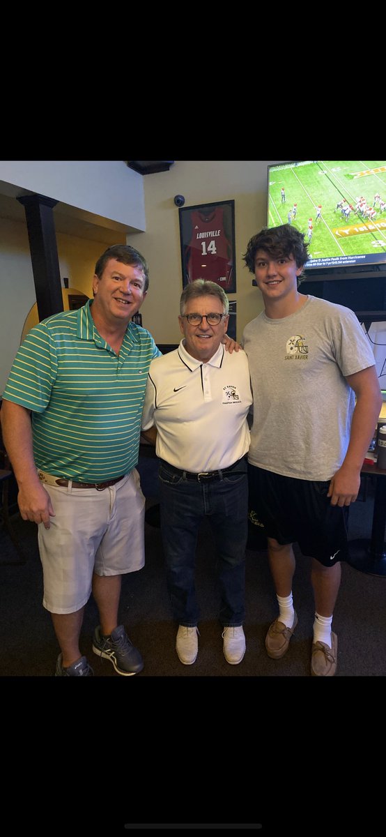 KB010's tweet image. Had a special guest at the father son dinner last night!  It was an honor hearing coach again.  He can still make me want to run through a brick wall.  Hope it transfers!