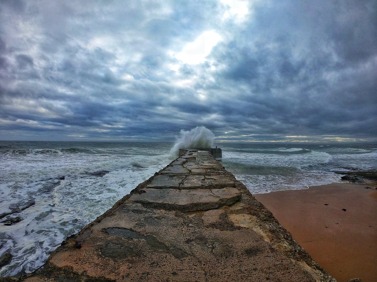 watterloony's tweet photo. Wave breaking over Embo pier!
#embo #embopier #sutherland #scotland @VisitScotland #visitscotland @WeAreSTV #stvsnaps @BBCScotland @StormHour #StormHour @ThePhotoHour #ThePhotoHour https://t.co/HXvmZIosvI