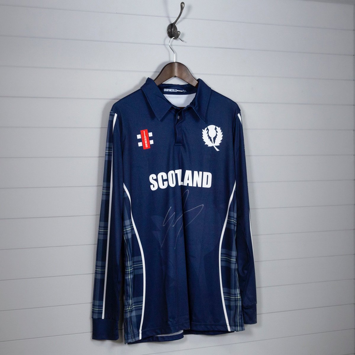 Win a <a href="/CricketScotland/">Cricket Scotland</a> shirt signed by man of the moment <a href="/GeorgeMunsey/">George Munsey</a> 🖊 

RT this post to enter.

Competition closes on Monday at 10:00.