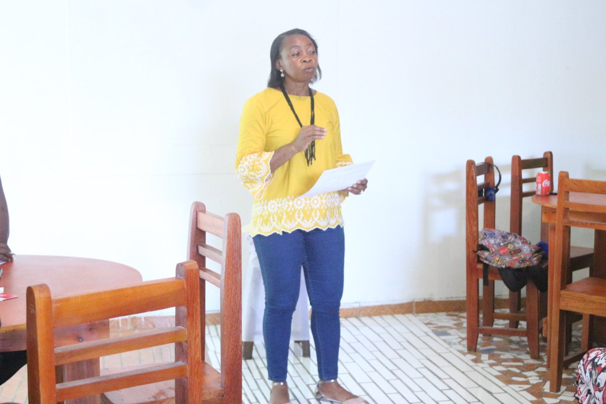 Nueva mente nuestros alumnos han disfrutado de una excelente visita de Doña Laura Nchama Ondo, que consejo y motivo a nuestros alumnos a utilizar la creatividad para desarrollarse en el mundo Audiovisual.   <a href="/UNICEFAfrica/">UNICEF Africa</a> <a href="/UNICEFGuineaEcu/">UNICEF Guinea Ecuatorial</a> <a href="/UNICEFenEspanol/">UNICEF en español</a> <a href="/AfondoO/">A fondo Oficial</a> @SonagasG