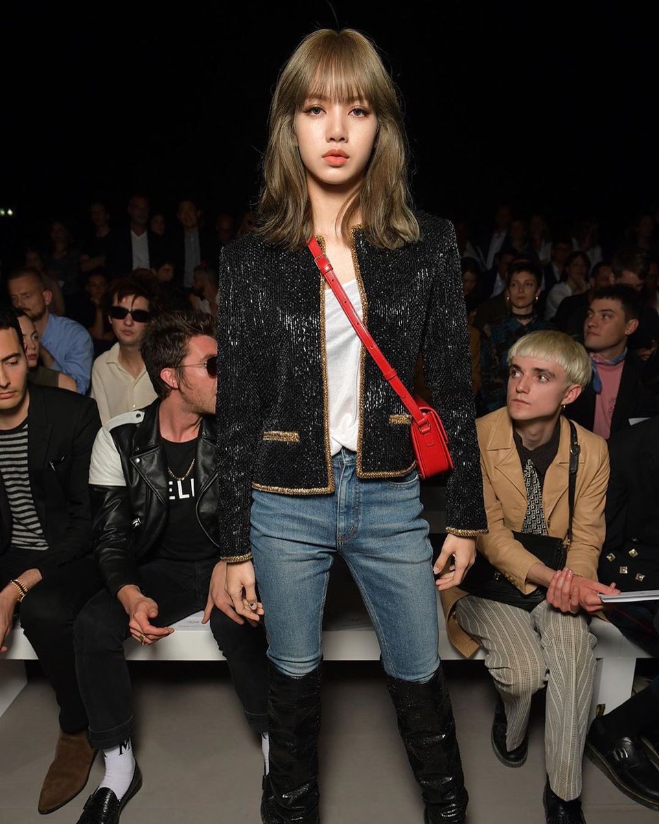 Lisa fashion. лалиса манобан в повседневной одежде. лалиса манобан на показе мод. лалиса манобан в красном. лиса манобан показ мод.