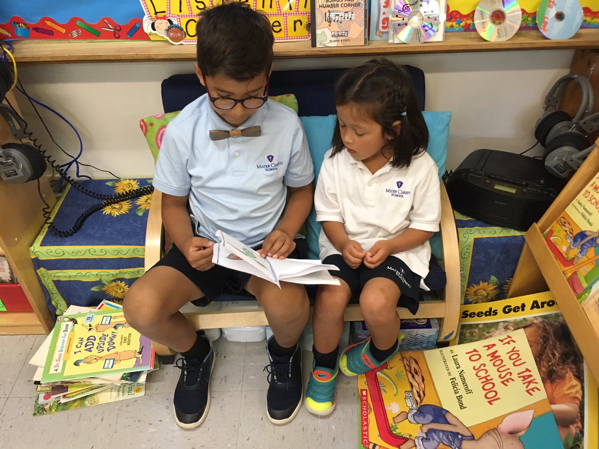 MCS3VT's tweet image. Kindergarten Reading Buddies-a positive relationship for everyone @MCS3VT@MaterChristiVT  #readingisfun #collaboartion #caring