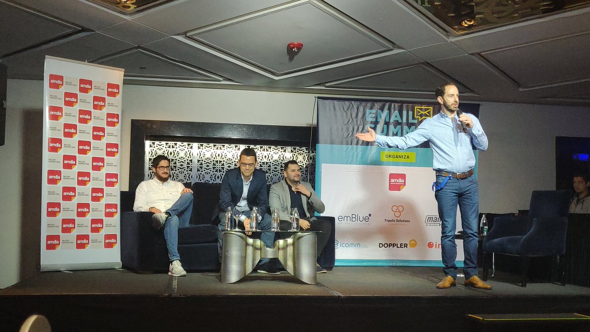 super_sandrix's tweet photo. Arrancó el panel en #emailsummit moderado por @danitosoldan FLUJOS INDISPENSABLES EN AUTOMATION MARKETING junto a @PeruECpe, @UNICEF, @KennedyNoticias dinamico, simple y concreto ! @embluemail https://t.co/G1VBJrO7uU