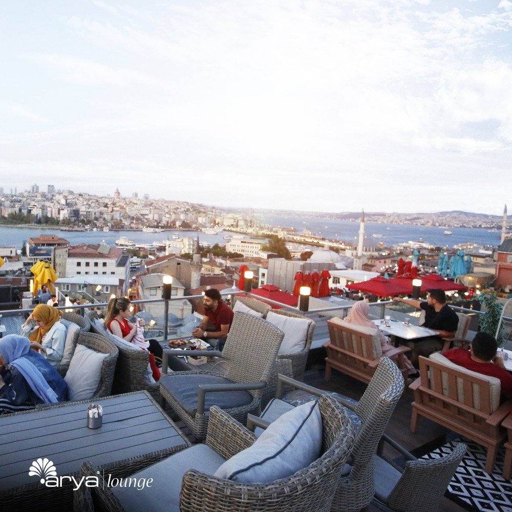Yaz biterken son güzel havaların tadını Arya Lounge’da çıkarmaya ne dersiniz? 😍✨
• • •
How about enjoying the last good weather at Arya Lounge as the summer ends? 😍✨
• • •
#AryaLounge #yemek #İstanbul #Turkey #cocktail #hookah #Shisha #Sultanahmet #saturday #Cumartesi