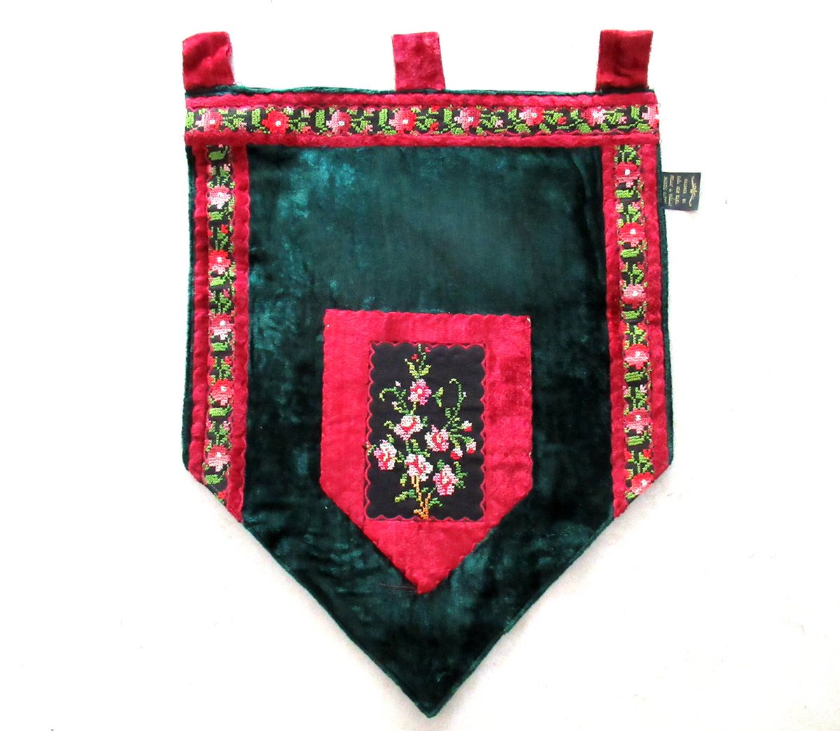 GrandmasDowry's tweet photo. Israeli Wall Hanging with Bedouin Cross Stitch Embroidery, #QuiltedArt https://t.co/fwfNAOZHVg #arabstyle #homedecor #greenPatchwork #sewing #housewarming #israeli #textileart #wallhanging #middleEast #crossstitch https://t.co/apKOCcWgf0