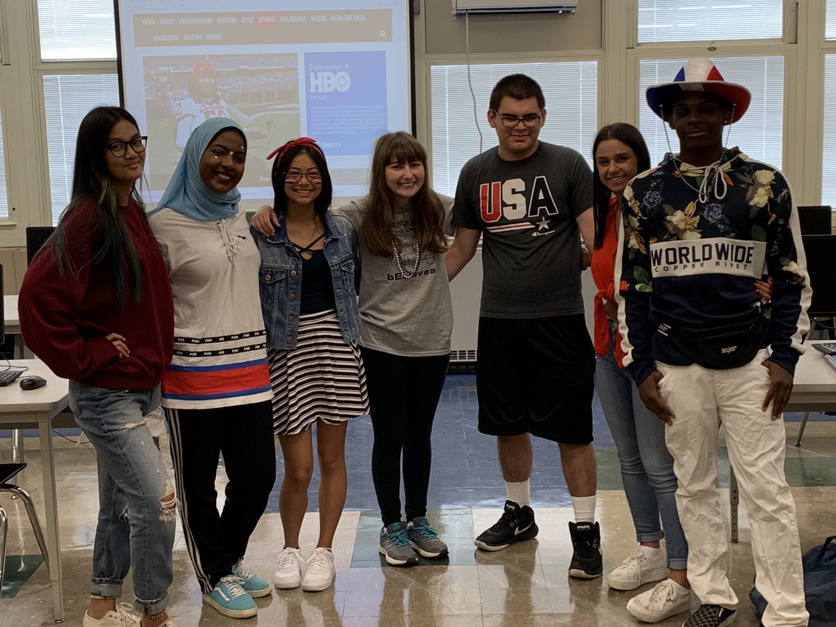 ColoniaHigh's tweet image. The Declaration reporters not only participated in America/ Armed Forces Day, but photographed all the students and staff showing their school spirit today. #thedeclaration @WdbgSchools @ZegaRobert