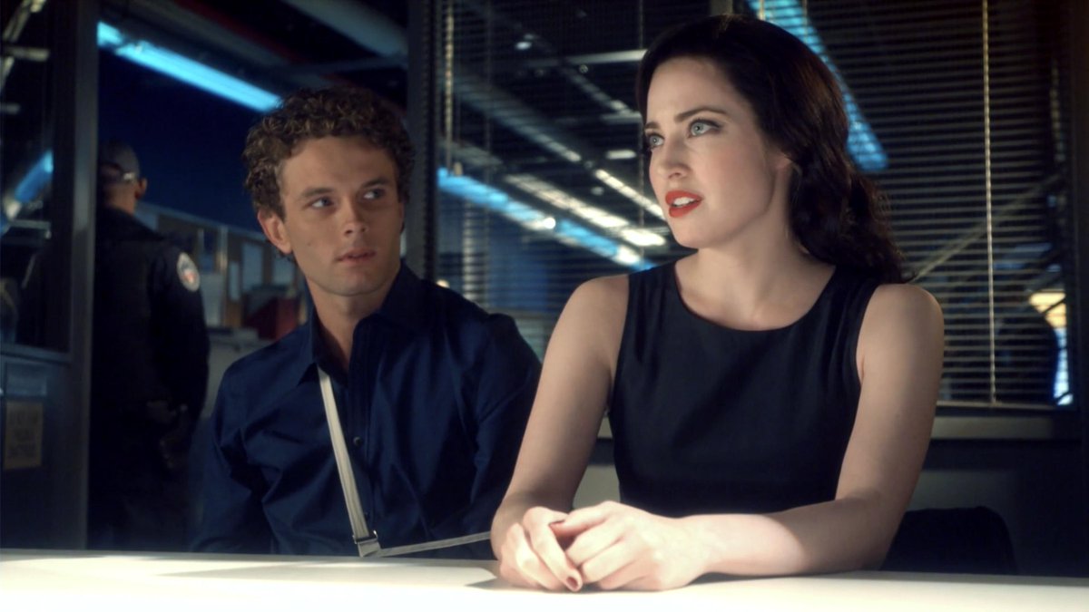 auntiemary4's tweet image. #CharlotteSullivan in #TheListener (2009)