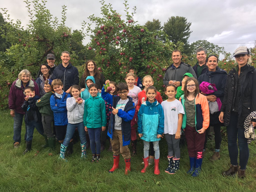 MCS3VT's tweet image. Picking for a Purpose; Gleaning Apples for the VT Food Bank #collaboration #caring #SDGzerohunger @MCS3VT @MaterChristiVT