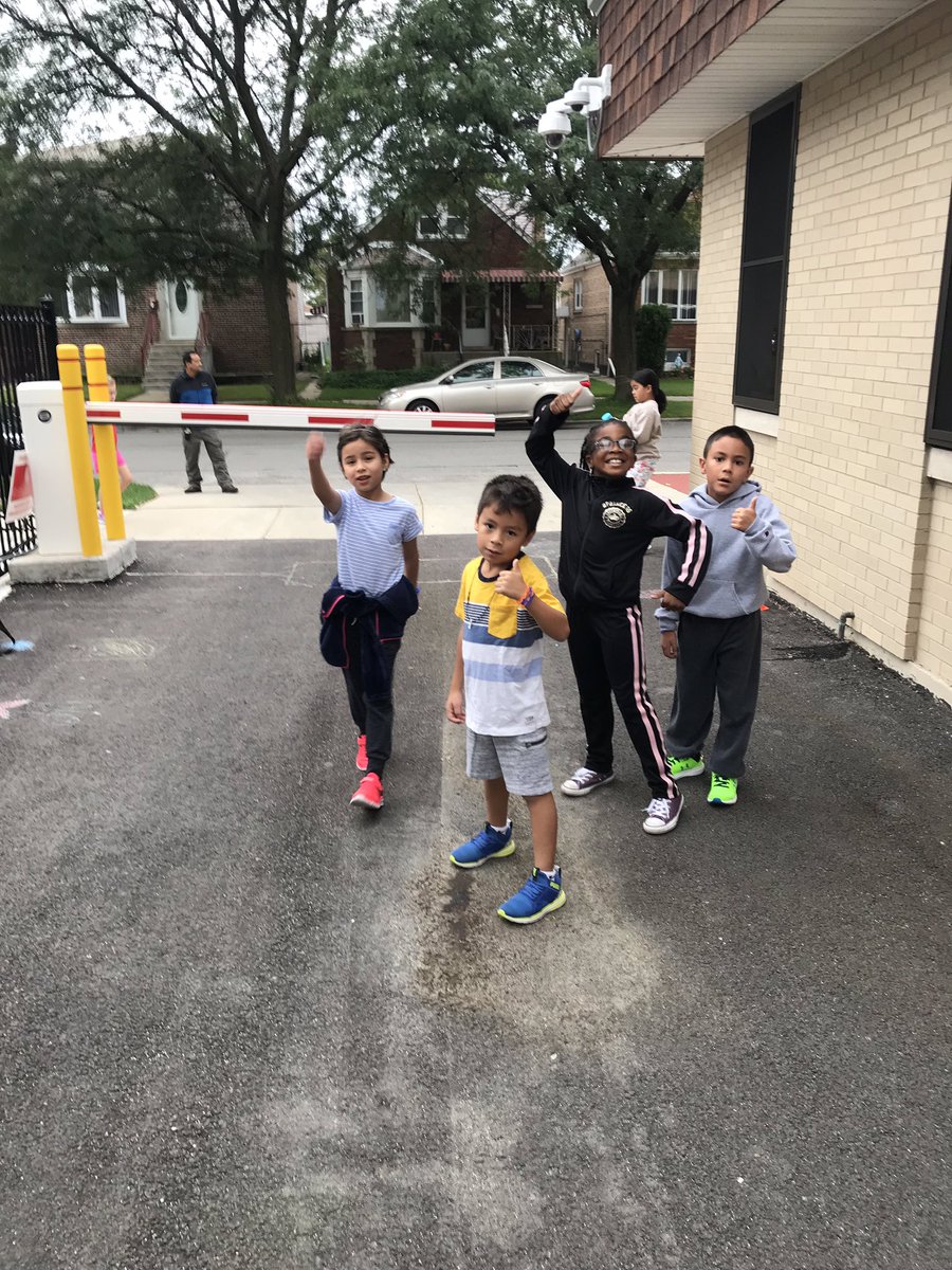 aguinaga_jen's tweet photo. Any cloudy morning at Sor Juana @Network8CPS @ChiPubSchools can be turned around with a little physical activity. 36 runners today! @AMPED #GettingAMPED We are a CATCH MVP school that moves and stays active and practices healthy habits! #CATCHMVP https://t.co/qS1vnWSxYw