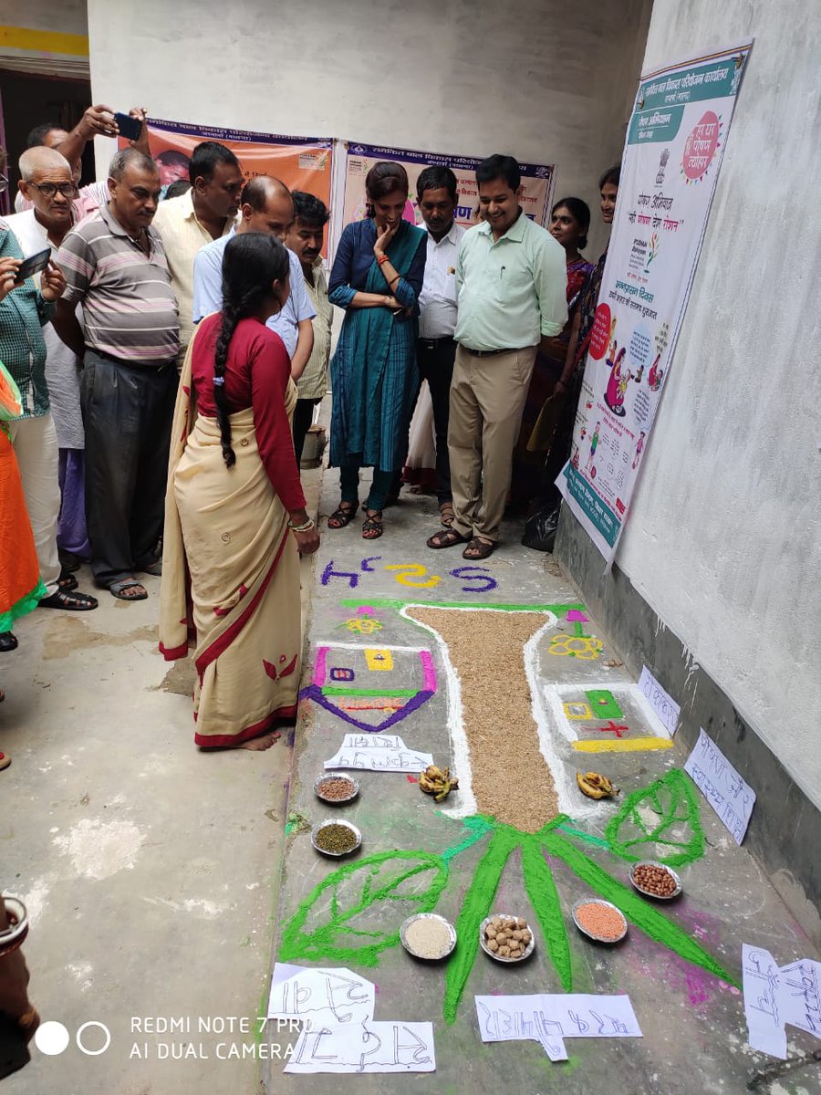suposhitnalanda's tweet photo. #Poshan_Rangoli Competition at #Asthawan block, Nalanda. 
#sahi_Poshan_Desh_Roshan #PoshanMaah2019
@dmnalanda @MinistryWCD @RajivKumar1 @Sajjan95 @smritiirani @POSHAN_Official https://t.co/dKbVXUD9gm