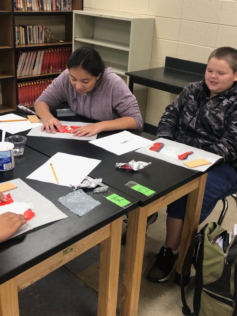 PutnamMiddle's tweet image. Ms. Steele's 6th grade Earth Science class learned to model different types of plate boundaries through a simulation of "snack tectonics." Students created 3 different types of tectonic plate boundaries using graham crackers, fruit roll-ups, and white icing! #LeadingfromtheMiddle