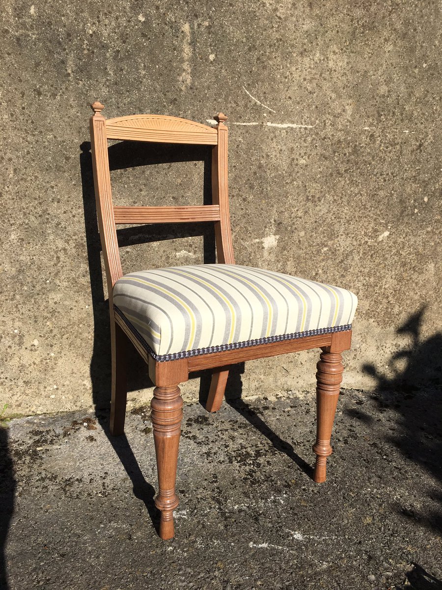 UpholsteryWales's tweet image. Debbie’s delightful dining chair is all done! What a great job she’s made of it. Check out those nice, crisp stripes!  #amusf upholsterycourses.com to find out how to book. #learnacraft #traditionalupholstery #visitwales