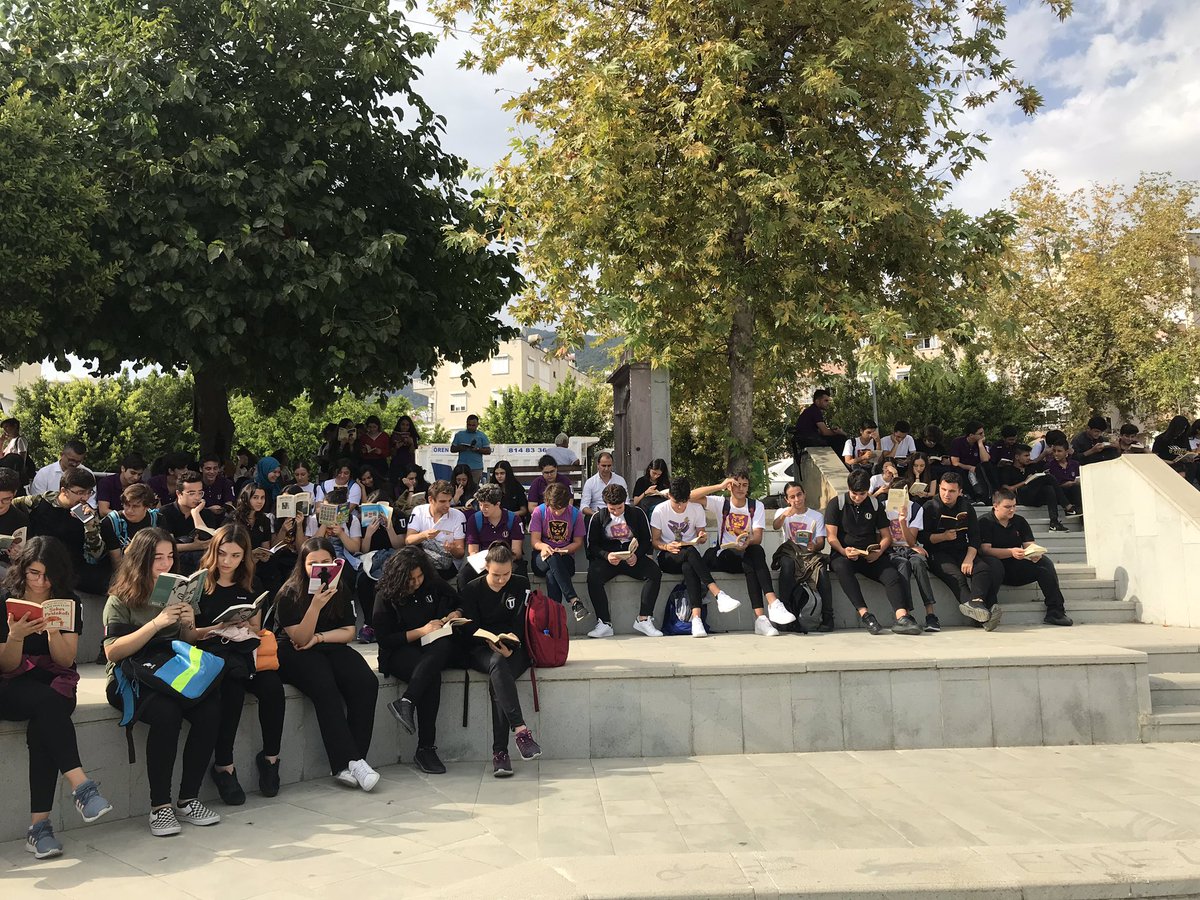Anamur Uğur Okulları olarak #KitapBenim projesi kapsamında ilk lokasyonumuz Anamur Cumhuriyet Meydanı.#uğurluolmak <a href="/nevzatkulaber/">Nevzat Kulaberoğlu</a> <a href="/adilkurt9/">Adil Kurt</a> <a href="/nilcicek/">Nil Çiçek</a> <a href="/AbitEski/">ABİT ESKİ</a> <a href="/GulsenKafesEski/">GÜLŞEN KAFESOĞLUESKİ</a> <a href="/AndlAnamur/">AnamurUğurAndlLisesi</a>