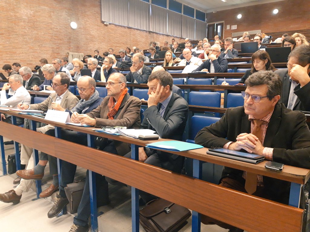 Bjorn_Desmet_'s tweet photo. Etape 5️⃣ Commission Régionale Agro-Ecologie #hautsdefrance qui va discuter le projet de feuille de route régionale #Ecophyto2+ 📄🗓 après concertation amont
Intros conjointes de Cécile Dindar, SGAR de la préfecture, Marie-Sophie Lesne, VP du Conseil Régional et du Préfet Bisch https://t.co/cWLyzvc7cX