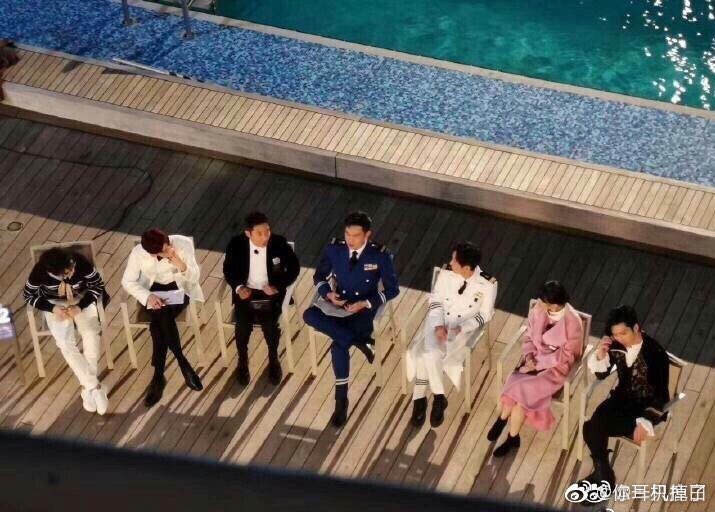 dramapotatoe's tweet photo. [trending] #HeJiong, #SaBeining, #BaiJingting, #PapiJiang, #ZhangRuoyun and #JingBoran spotted filming #WhostheMurderer Season 5 on a cruise ship

#明星大侦探 #何炅 #撒贝宁 #白敬亭 #张若昀 #井柏然 https://t.co/1kpuyZSwdr