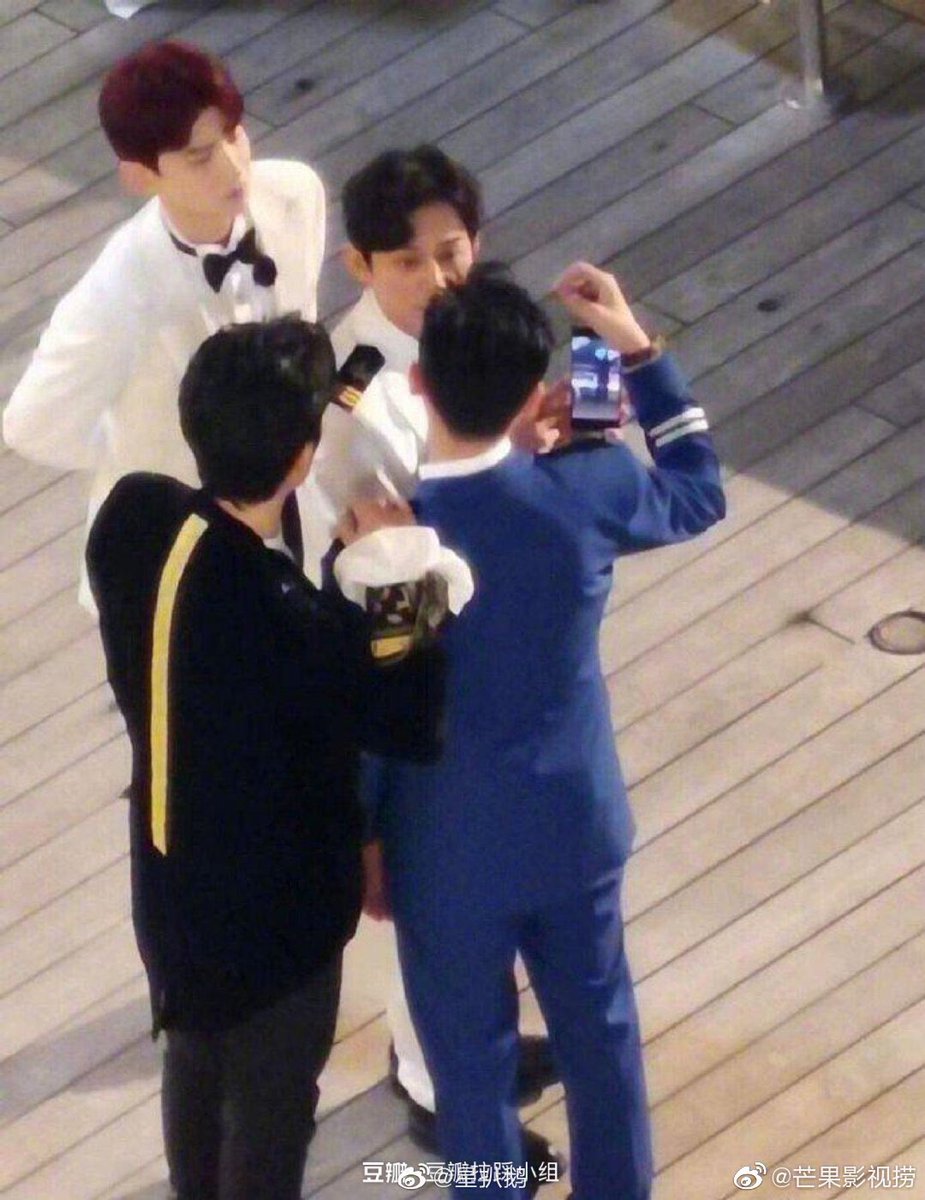 dramapotatoe's tweet photo. [trending] #HeJiong, #SaBeining, #BaiJingting, #PapiJiang, #ZhangRuoyun and #JingBoran spotted filming #WhostheMurderer Season 5 on a cruise ship

#明星大侦探 #何炅 #撒贝宁 #白敬亭 #张若昀 #井柏然 https://t.co/1kpuyZSwdr