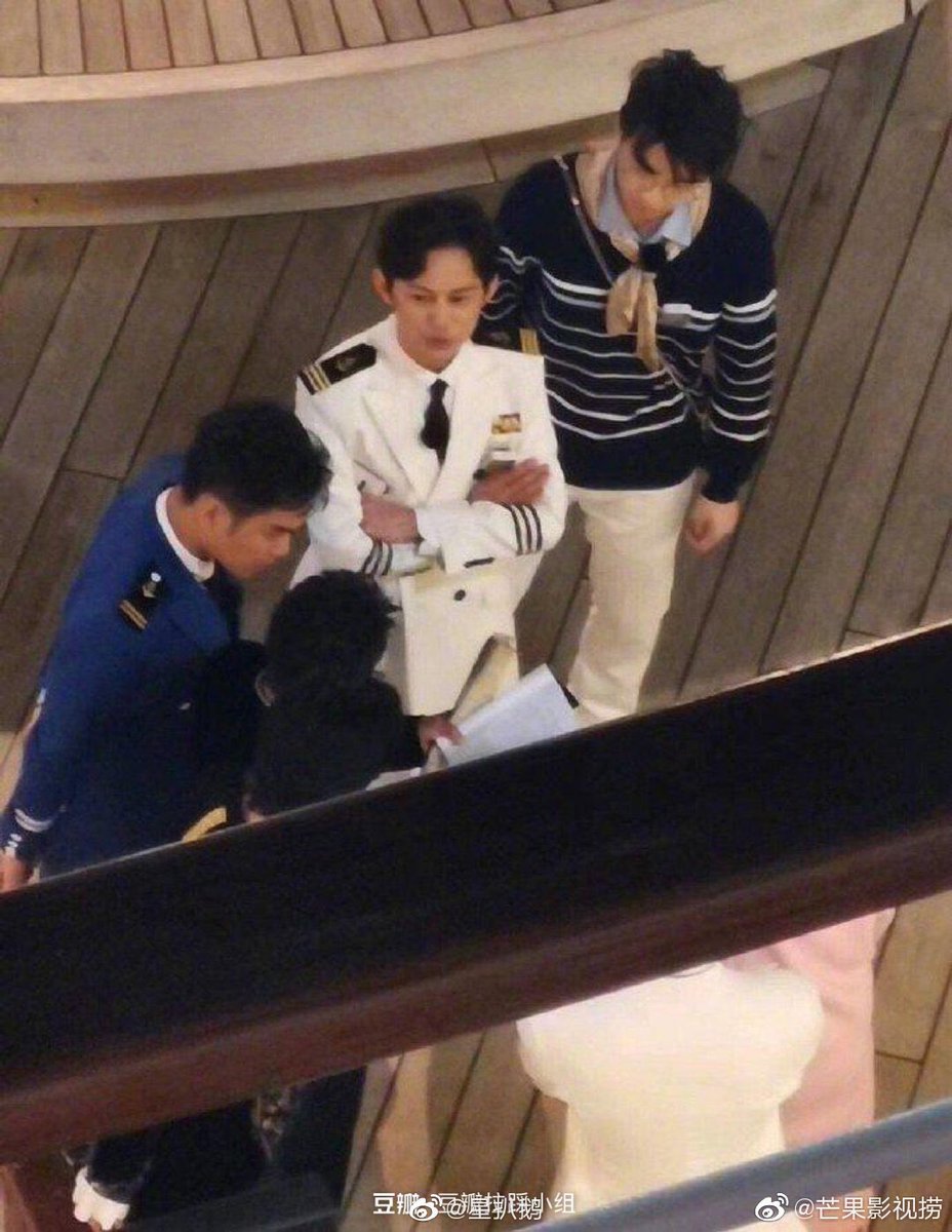 dramapotatoe's tweet photo. [trending] #HeJiong, #SaBeining, #BaiJingting, #PapiJiang, #ZhangRuoyun and #JingBoran spotted filming #WhostheMurderer Season 5 on a cruise ship

#明星大侦探 #何炅 #撒贝宁 #白敬亭 #张若昀 #井柏然 https://t.co/1kpuyZSwdr