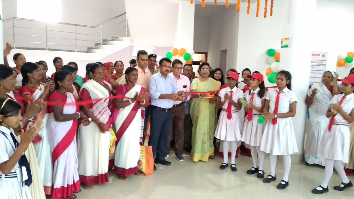 suposhitnalanda's tweet photo. School students are showing their determination to fight against #Malnutrition during Block Level #Poshan_Mela #Rajgir. The event was Inaguarated by SDM Rajgir. @dmnalanda @POSHAN_Official @MinistryWCD @smritiirani @RajivKumar1 @Sajjan95 @NITIAayog @NitishKumar https://t.co/5datAlX08x