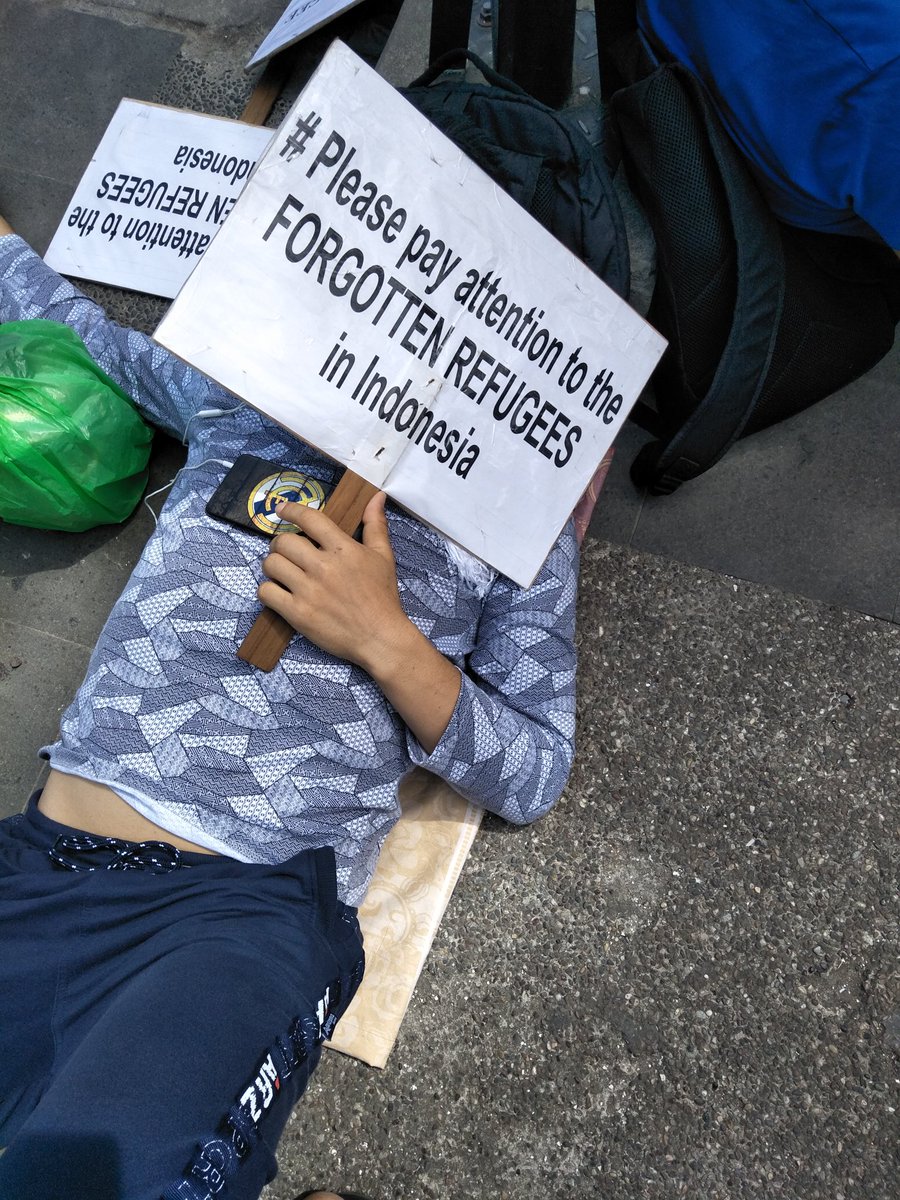 RezaieZaman's tweet photo. #HELPREFUGESSININDONESIA
#RESETTLEMENT4SINGLEREFUGEES UNCR DID YOU hear our voices??
Did you understand about our situation ??
Did you know how long we are staying in Indonesia???
Did you concern about our situation?? UNCR https://t.co/7E20QQqcDg