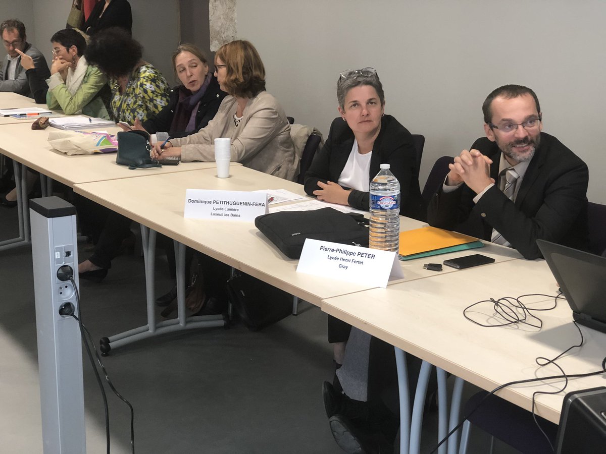 «la grande pauvreté et réussite scolaire »Pour que notre École  réussisse à faire, par l’éducation, la France de demain plus forte, plus grande, plus juste, plus humaine ...la question sociale doit être la première de nos priorités.Merci Dominique !
<a href="/LumiereLycee/">Lycée Lumière</a> <a href="/acbesancon/">Académie de Besançon</a>